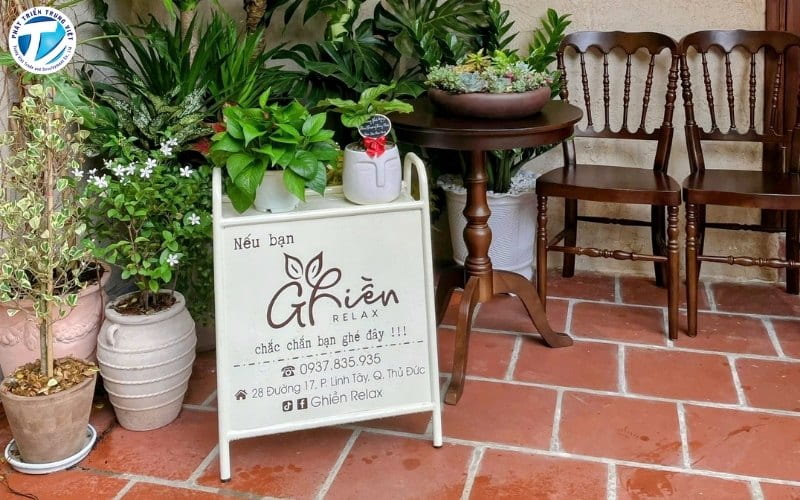 Standee 2 mặt chân sắt có thể để ngoài trời